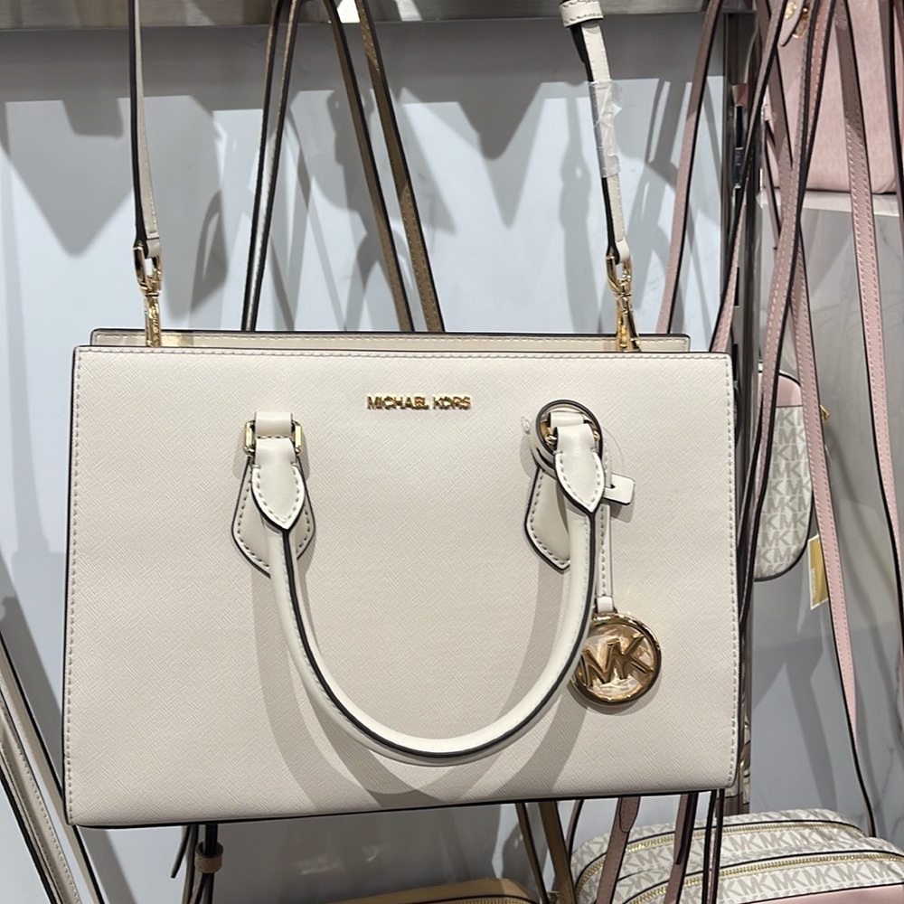 Michael Kors Sheila Medium Center Zip Satchel Crossbody Bag
Light Cream
NWT - Picture 1 of 16